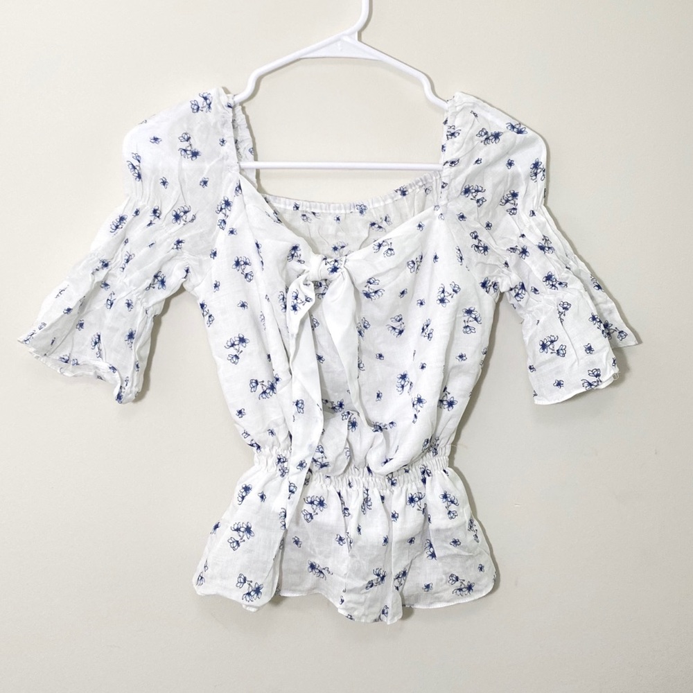 Cute casual top. Size XS-S